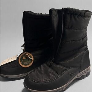 NWT JOSEF SEIBEL Black
Vegan Winter WATERPROOF
Boots size woman's 37/ kids 5.5